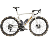 Madone SLR 7 AXS XS Era White/Supernova Marble